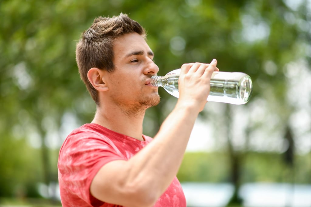 Beliebter Durstlöscher: Beim stillen Wasser gibt es erhebliche Preisunterschiede, wobei teuer nicht gleich gut bedeuten muss.