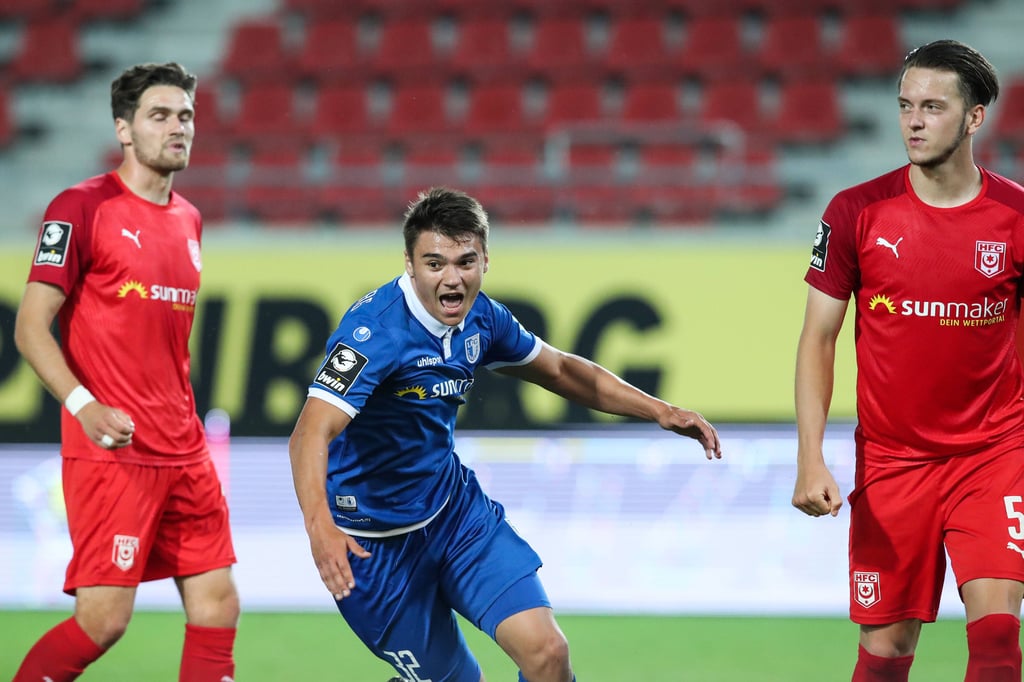 Hier jubelt Julian Weigel noch im FCM-Trikot über sein Tor gegen den Halleschen FC.