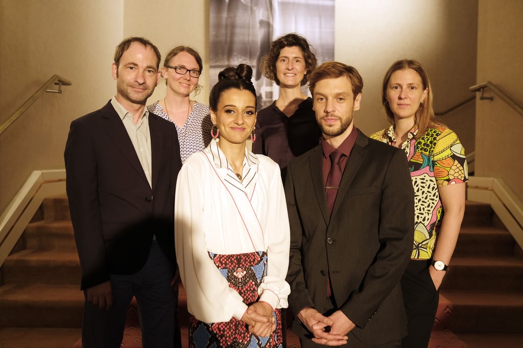 Drehstart "Prinzessin", v.l.n.r.:Thomas Král (Produzent departures Film), Gisela Wehrl (Drehbuch-Autorin),Kenda Hmeidan (Rolle Naadirah), Meike Götz (zuständige MDR-Redakteurin), Christoph Humnig (Rolle Daniel) Josephine Frydetzki (Regisseurin und Drehbuch-Autorin).