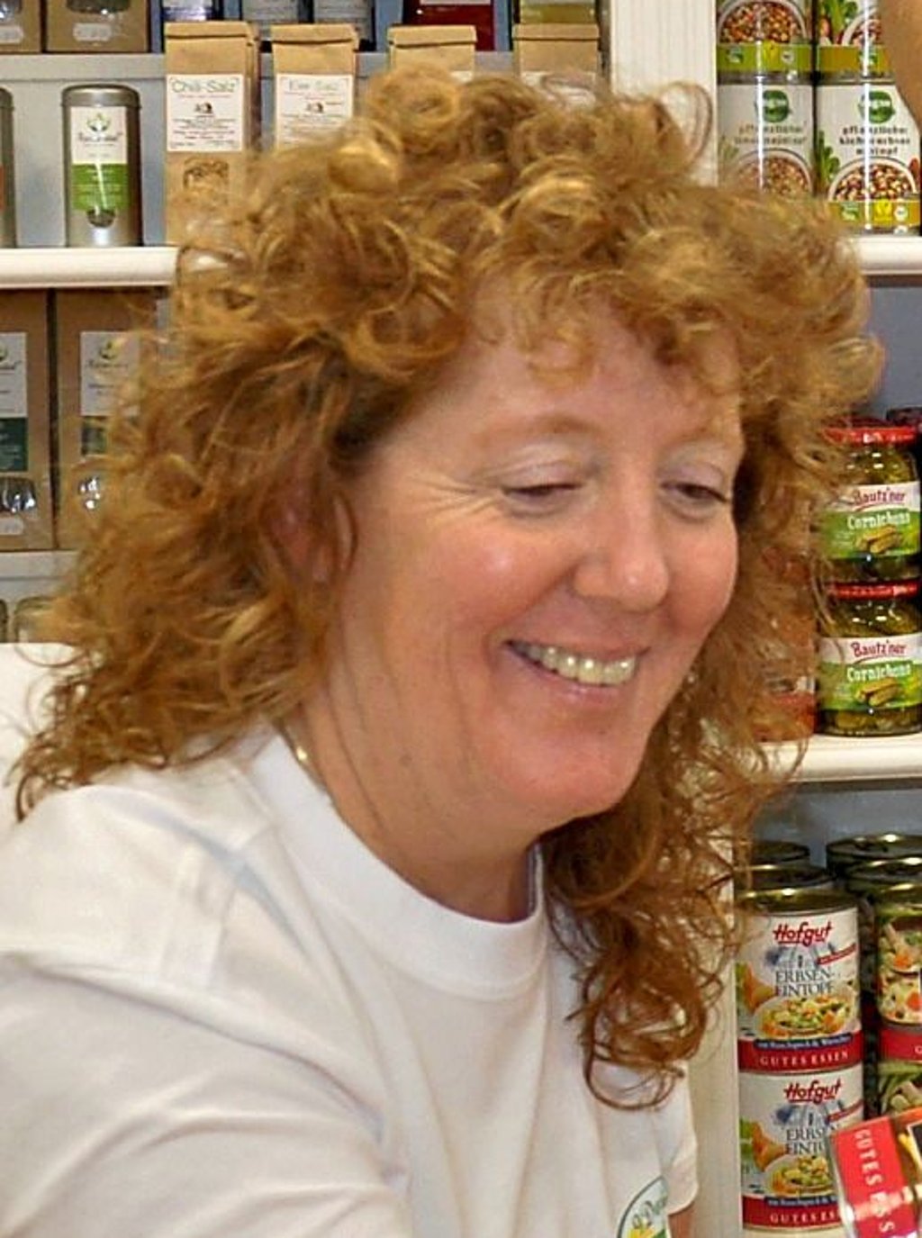 Heike Stops führt den 9Dorf-Laden.