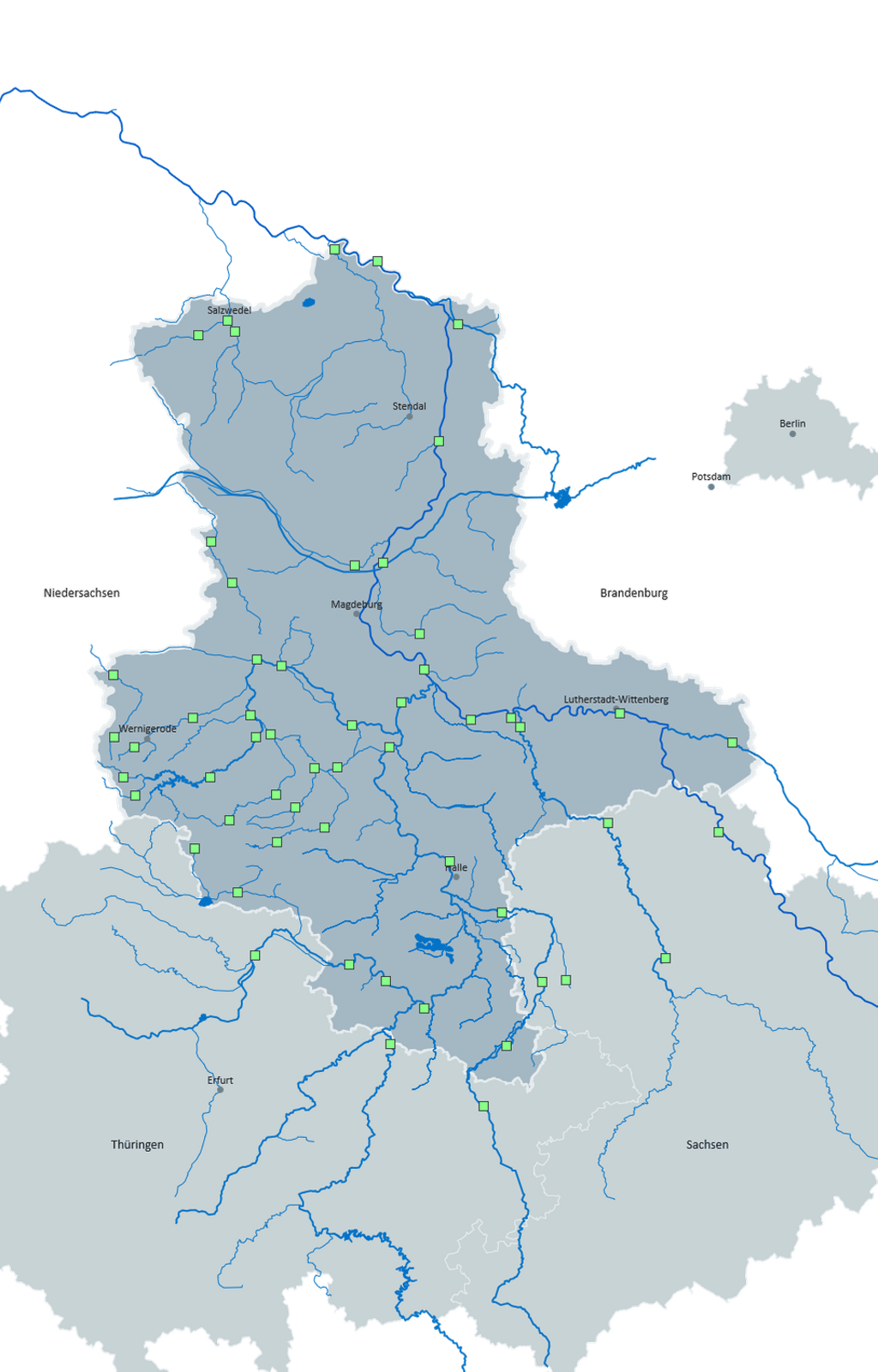 Grüne Quadrate: Das sind alle Messpunkte im Land Sachsen-Anhalt, die im Notfall erst gelb, dann orange, rot und zuletzt pink eingefärbt werden.