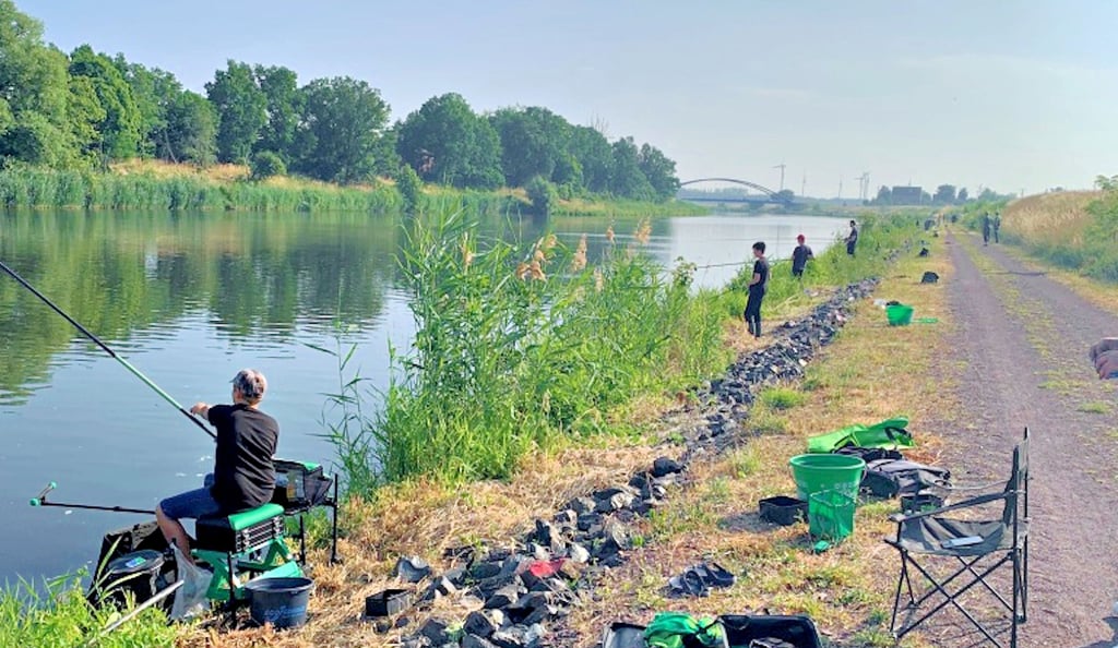 19 Kinder aus Güsen und der Region waren beim Angeln am Elbe-Havel-Kanal dabei.
