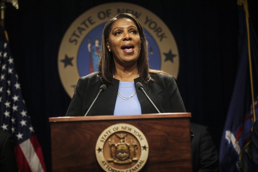 Letitia James, Justizministerin von New York, spricht auf einer Pressekonferenz. Im seit Jahren andauernden Rechtsstreit um süchtig machende Schmerzmittel haben vier große US-Pharmakonzerne einen milliardenschweren Vergleich mit zahlreichen Klägern akzeptiert.