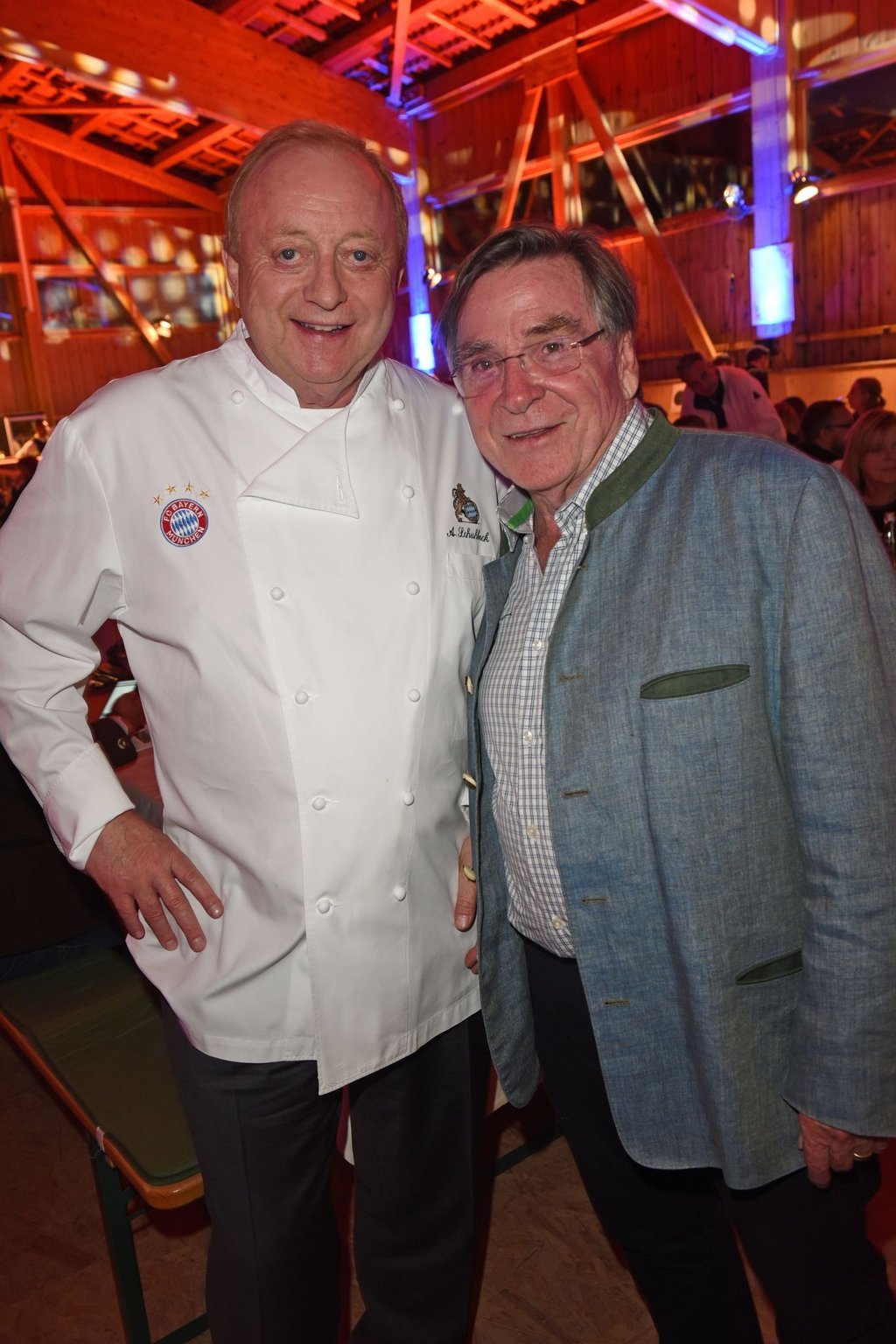 Sternekoch Alfons Schuhbeck (l) und Schauspieler Elmar Wepper 2019 in Tutzing.