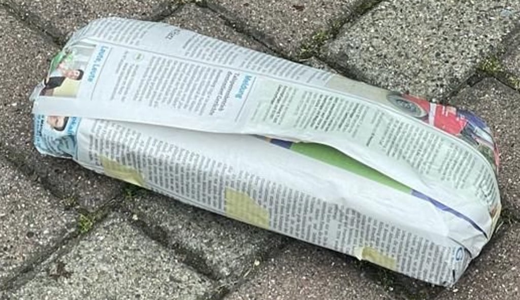 Eines der beiden unter einem Auto in Wernigerode liegenden Päckchen mit dem zunächst vermuteten Sprengstoff.
