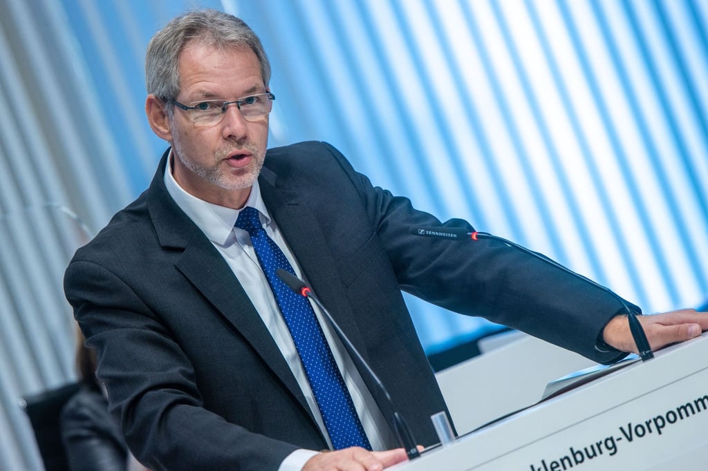 Der SPD-Fraktionsvorsitzende Thomas Krüger spricht vor den Abgeordneten im Landtag.