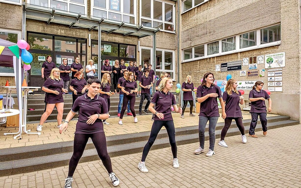 Mit Tanz und Musik unterhielt die Schulkulturgruppe.