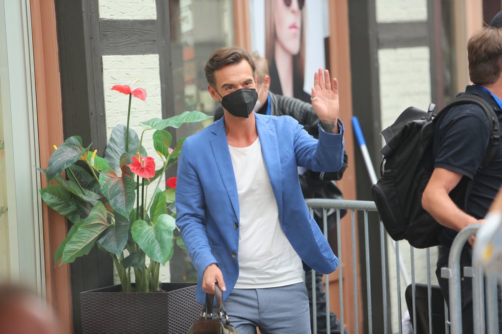 Florian Silbereisen kam mit Maske zum Dreh auf dem Markt.