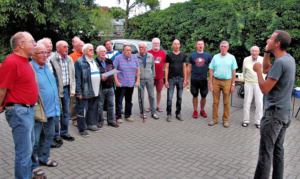 Nach langer Pause konnten sich die Mitglieder des Männergesangvereins Oebisfelde am Dienstagabend wieder treffen. Dabei bewiesen sie, dass sie das Singen nicht verlernt haben. Sie stimmten das Drömlingslied an.