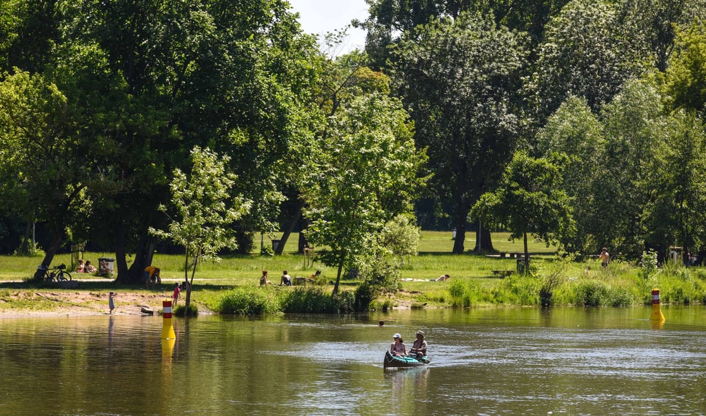 Sonnenplätze in Halle: Blick auf den Saalestrand.