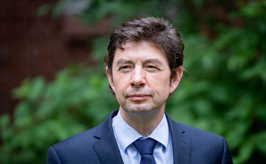 Virologe Christian Drosten nimmt an einer Pressekonferenz teil.