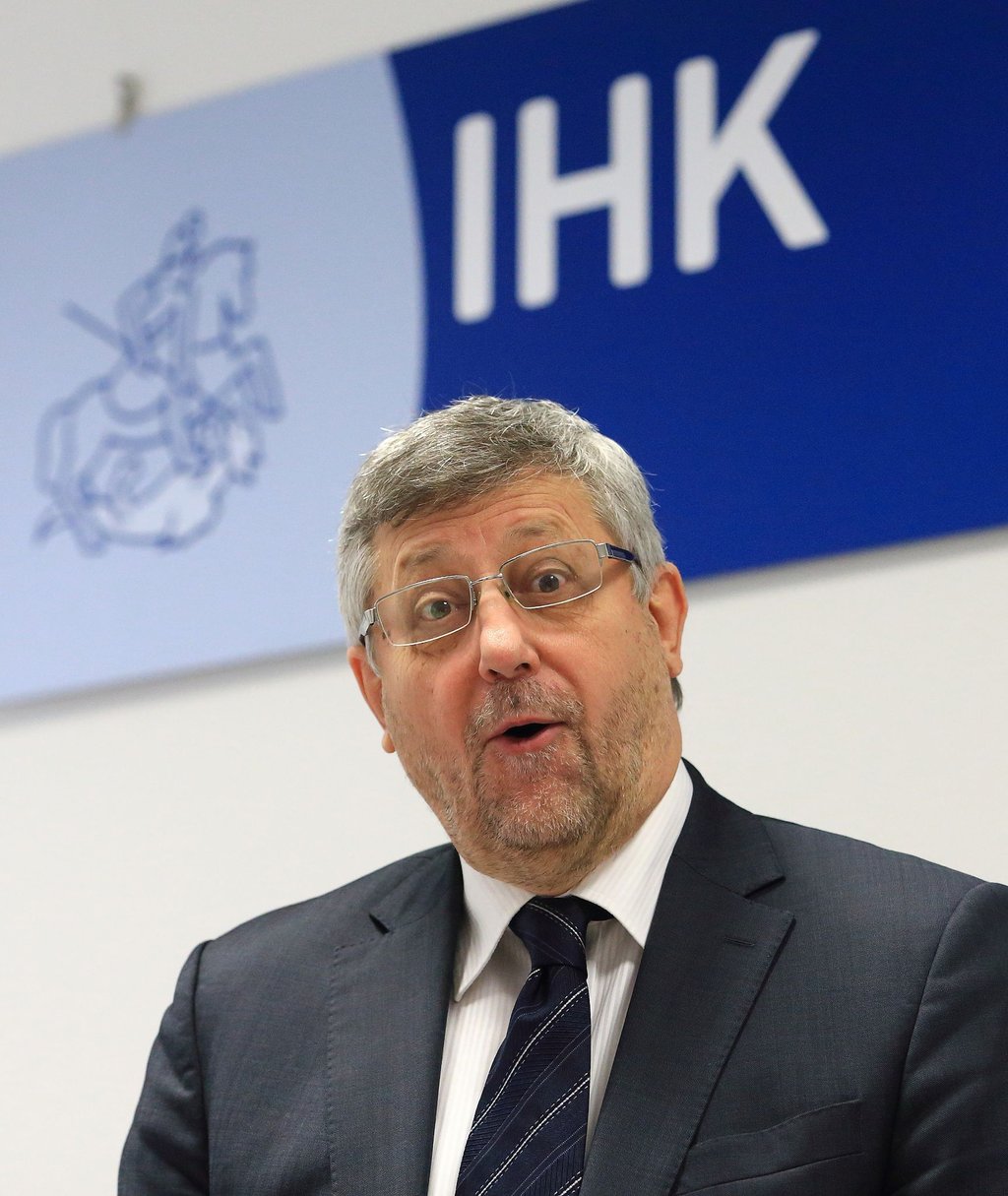 IHK-Präsident Klaus Olbricht während einer IHK-Pressekonferenz in Magdeburg.