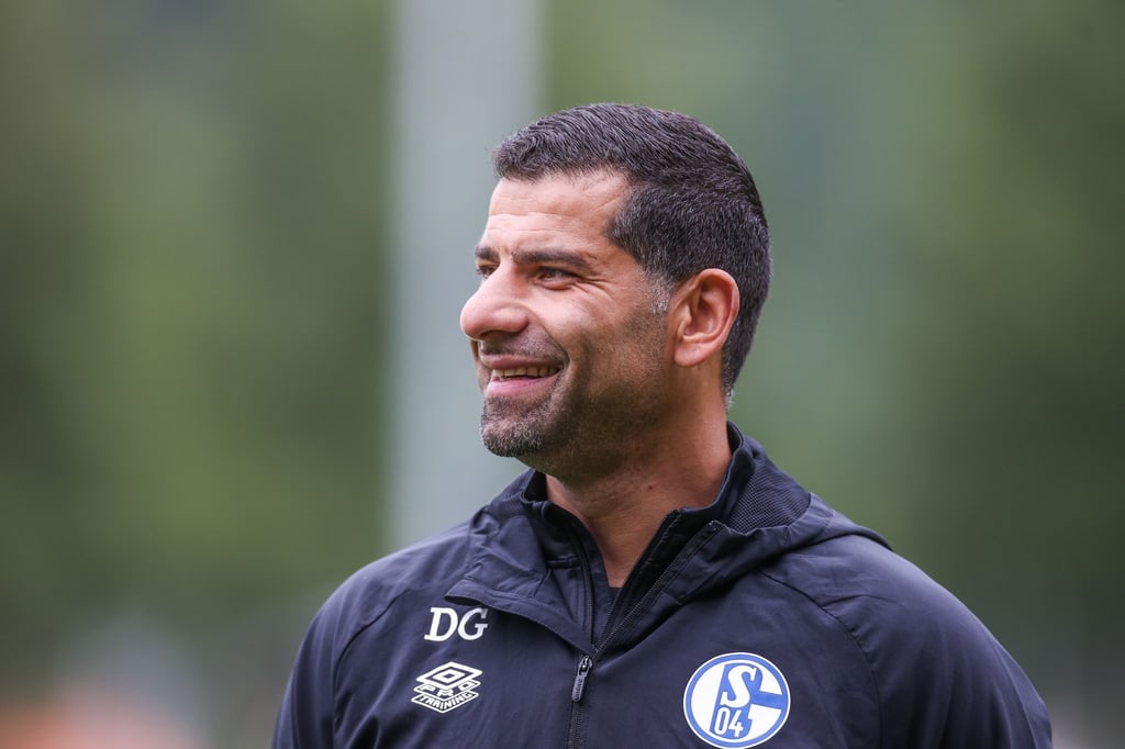 Hat mit Schalke zum Zweitliga-Auftakt den HSV zu Gast: Dimitrios Grammozis.