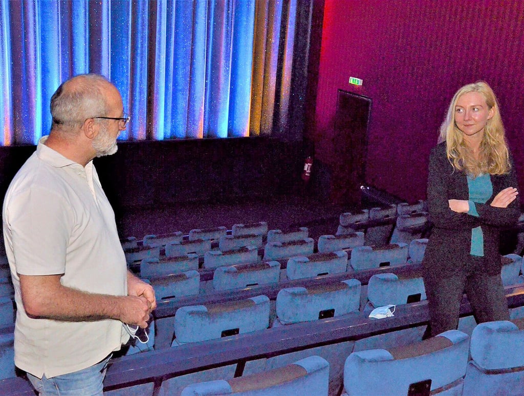 Kinochef Jürgen Bode sprach mit Journalistin Anna Petersen im Anschluss an die Vorführung des Dokumentarfilms ?Die letzten Reporter" am Dienstagabend im Salzwedeler Filmpalast.