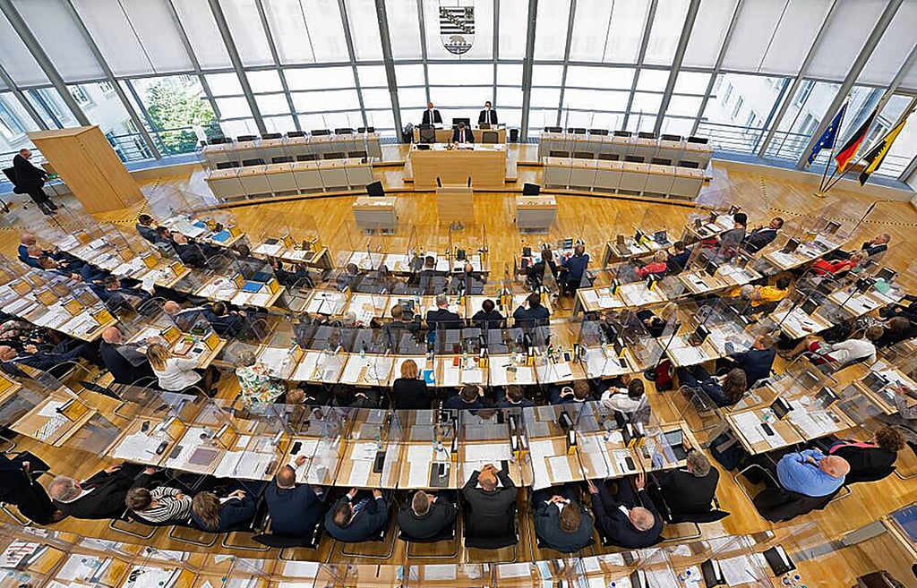Der neue Landtag von Sachsen-Anhalt bei seiner konstituierenden Sitzung.