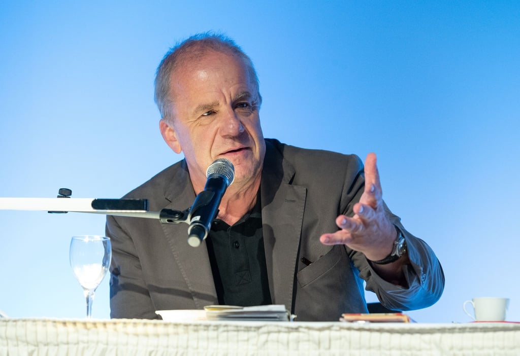 Der Moderator und Autor Hubertus Meyer-Burckhardt wird 65 Jahre alt.