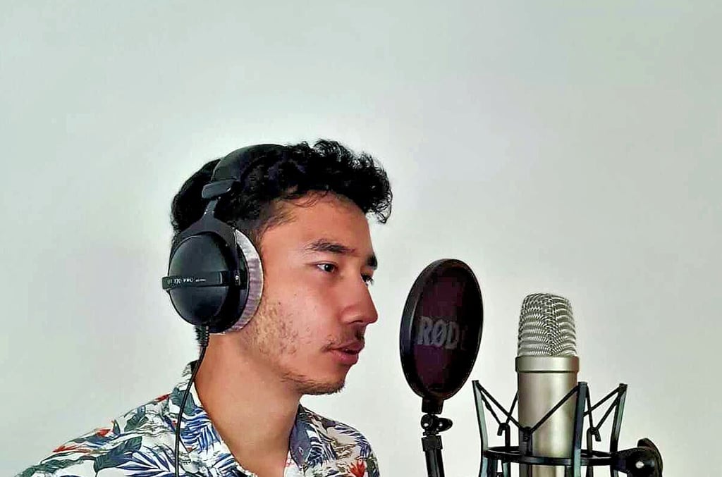 Unter dem Namen Abas tritt Ali Hassani als Rapper auf. Jetzt hat der Schüler mit dem Oberstufenchor des Zeitzer Gymnasiums ein Video gedreht.