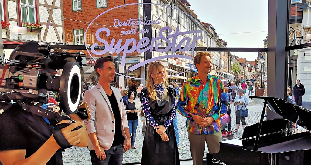 „Deutschland sucht den Superstar" wird aktuell in Wernigerode gedreht. Beobachtet von Schaulustigen nimmt die Jury - Florian Silbereisen, Ilse DeLange und Toby Gad (von links) - Gesangstalente unter die Lupe.