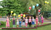 Die elf Zuckertütenkinder der Deetzer Kita Regenbogen ließen zu ihrem Abschiedsfest Luftballons mit ihren Wünschen steigen. 