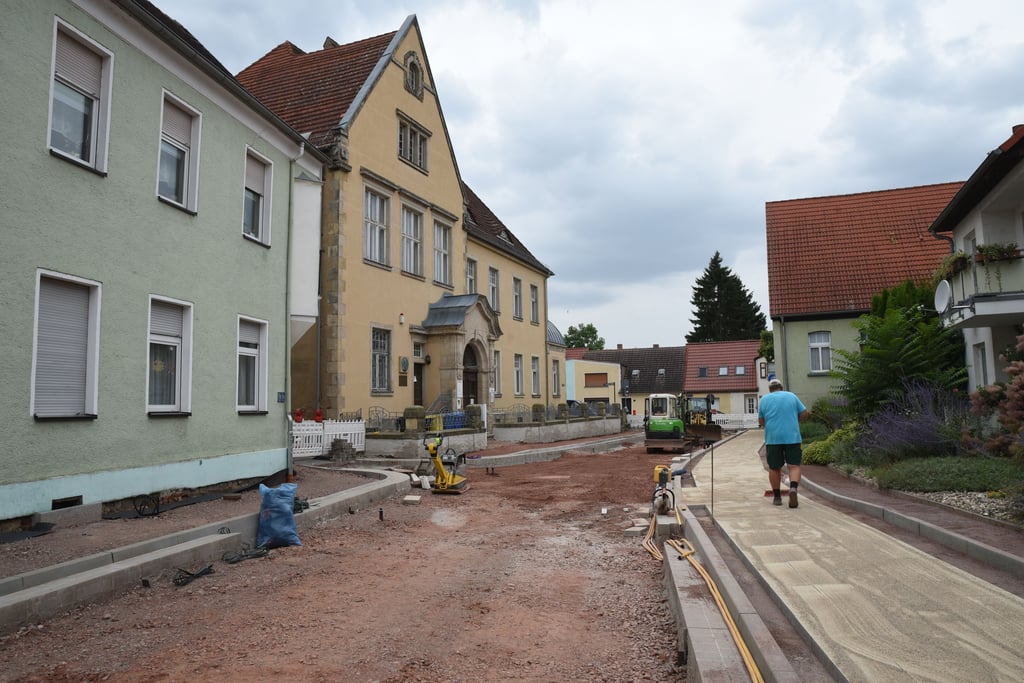 Die Goethestraße mit dem Haus der Begegnung in Barby. Weil dort die Straße grundhaft saniert wird, sind Trauungen nur eingeschränkt möglich.
