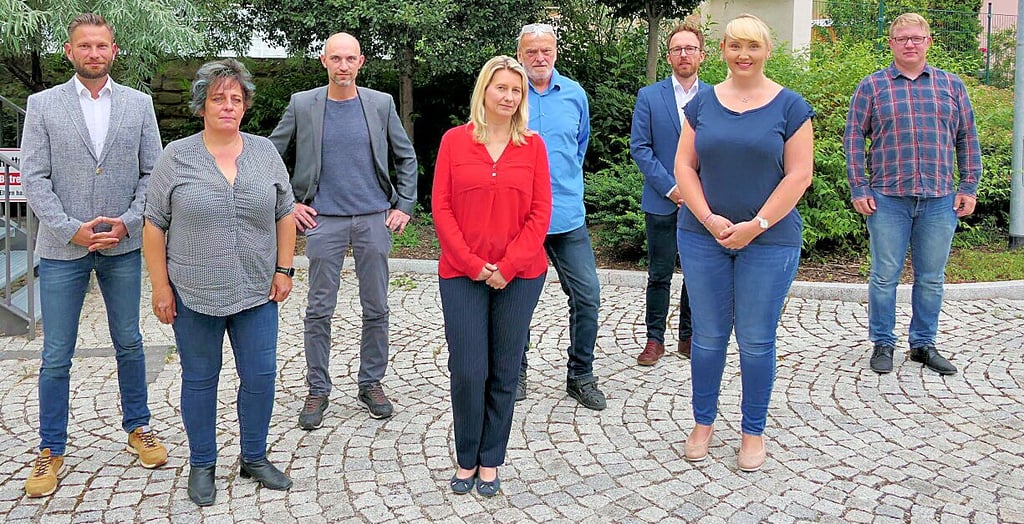 Der Helftaer Ortschaftsrat mit Ortsbürgermeisterin Dana Friedling (Mitte) und ihrem Stellvertreter Dennis Schuster (3. von links).