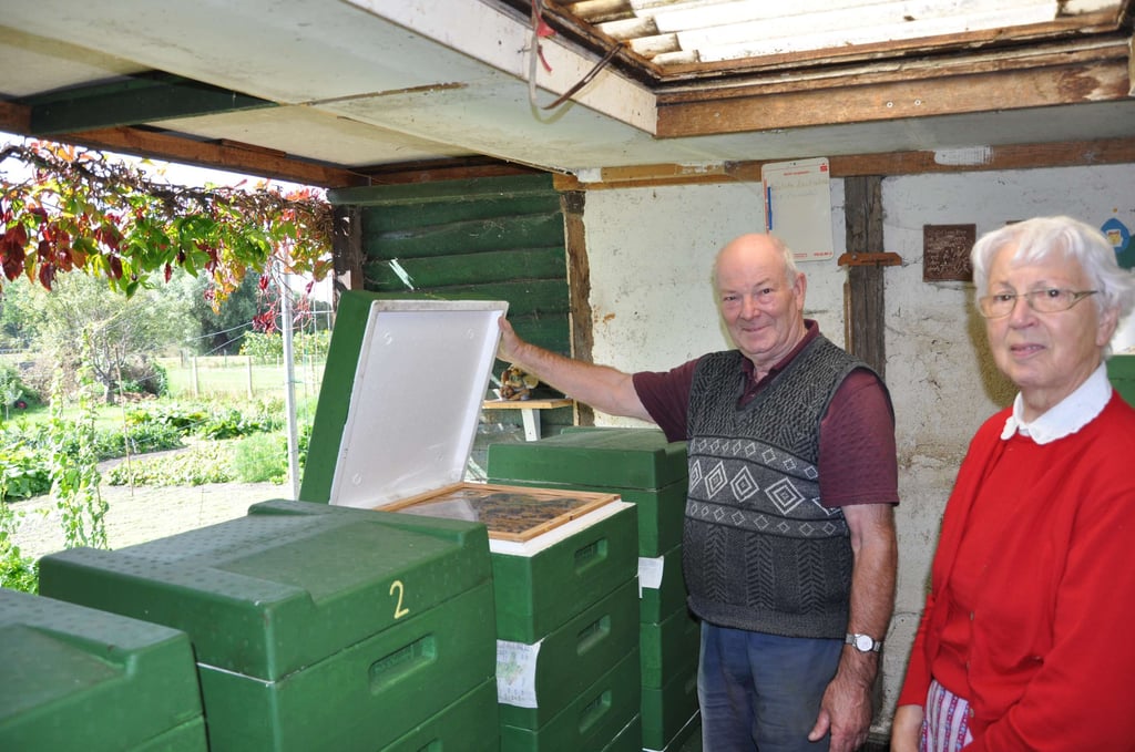 Familie Körtge aus Schönfeld erhielt nach der Flut 2013 Spenden vom Rotary Club Havelberg. Die Bienenvölker des Imkers hatten das Hochwasser nicht überlebt.
