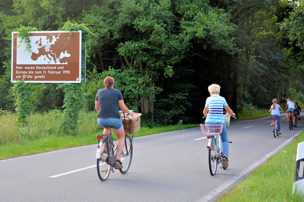 Der seit langem erwünschte Radweg von Steimke bis zur Landesgrenze in Richtung Brome wird nach Angaben des Altmarkkreises im Jahr 2022 für 412 000 Euro gebaut. Zuletzt haben Vermessungsarbeiten zur Planung der 750 Meter langen Strecke stattgefunden.