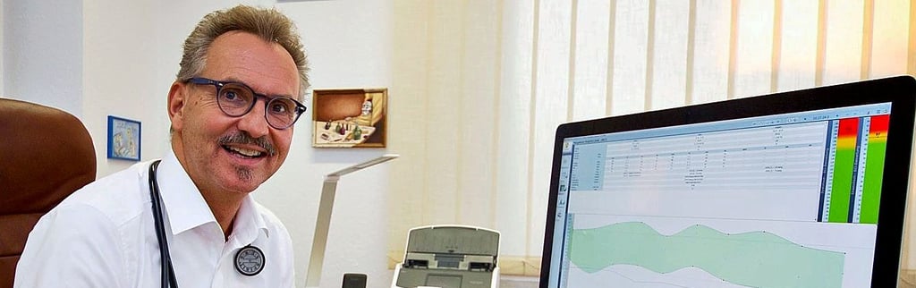 Kardiologe Dr. Jörn Röhler betreibt eine privatärztliche Praxis in Zeitz. Zuvor war er viele Jahre Oberarzt am Klinikum.