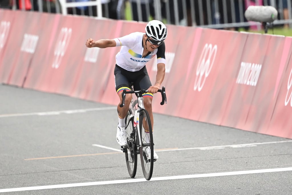 Der Tour-de-France-Dritte Richard Carapaz aus Ecuador gewann Gold im olympischen Straßenradrennen.