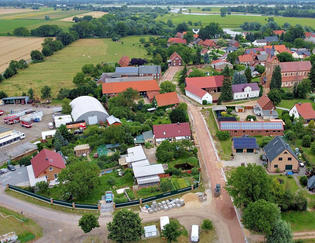 Obwohl die Hauptschlagader des Elbedorfes noch eine Baustelle ist, ist das Blaulichtmuseum gut zu erreichen.