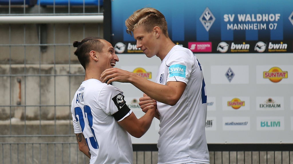Baris Atik (l.) und Luca Schuler trafen schon früh für den 1. FC Magdeburg in Mannheim.