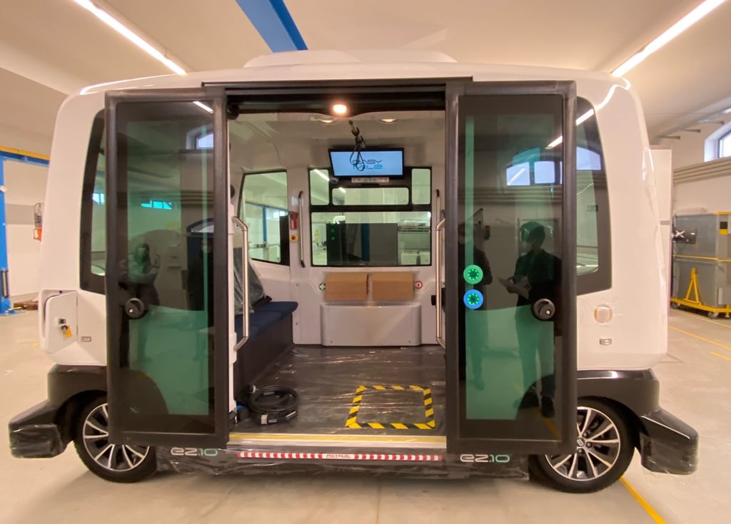 Dieser kleine Elektro-Bus soll ab August als autonomer Shuttlebus eingesetzt weren.