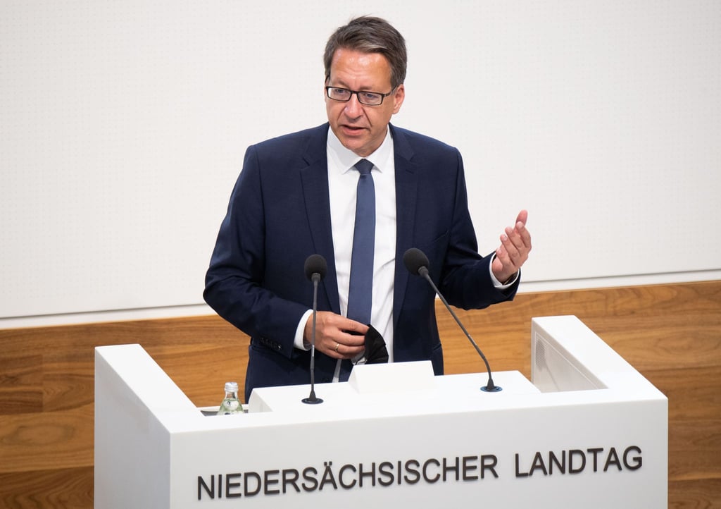 Stefan Birkner (FDP) spricht im niedersächsischen Landtag.