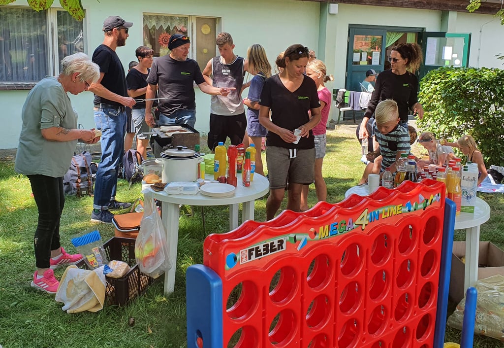Stärkung und Beschäftigungsmöglichkeiten fanden die Kinder und Jugendlichen am Jugendklub in Nitzow.