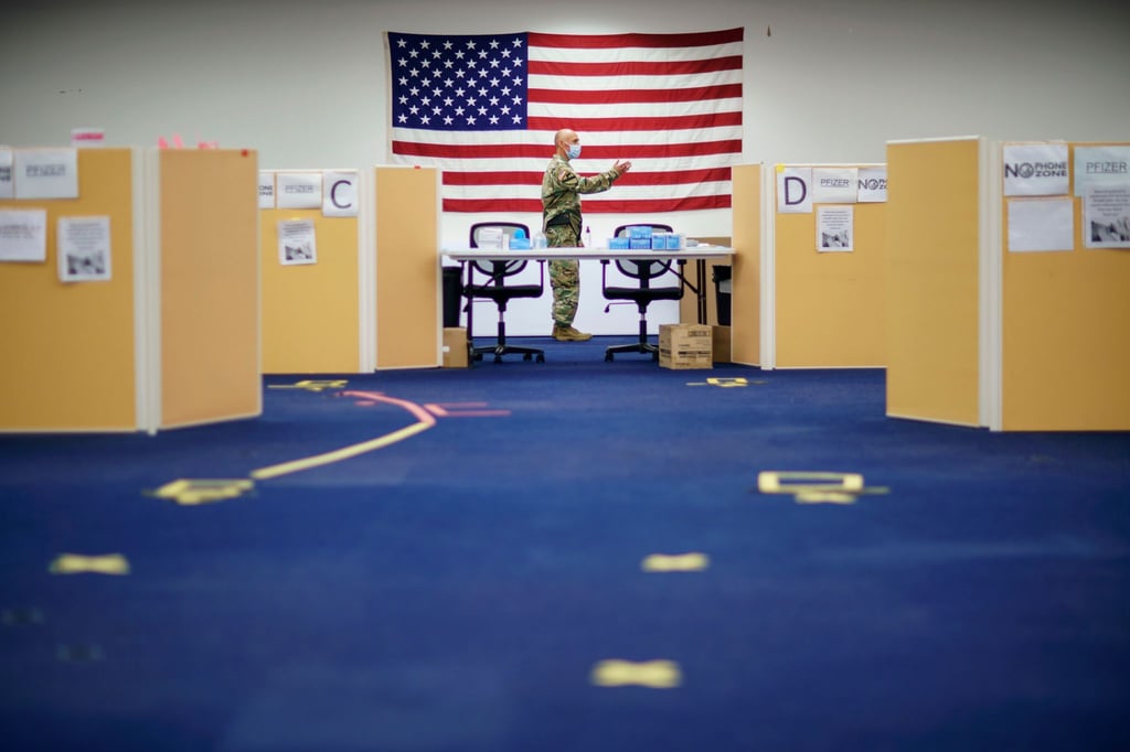 Eine Corona-Impfstelle am ehemaligen Hauptsitz der Citizens Bank in Cranston, USA.