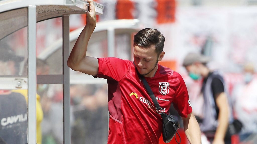 Der verletzte Jannes Vollert war beim HFC-Saisonstart gegen Meppen nur Zuschauer.