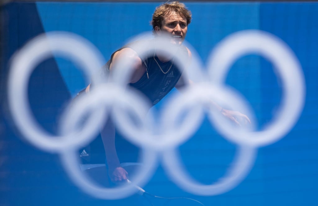 Alexander Zverev hat im olympischen Tennis-Turnier die zweite Runde erreicht.