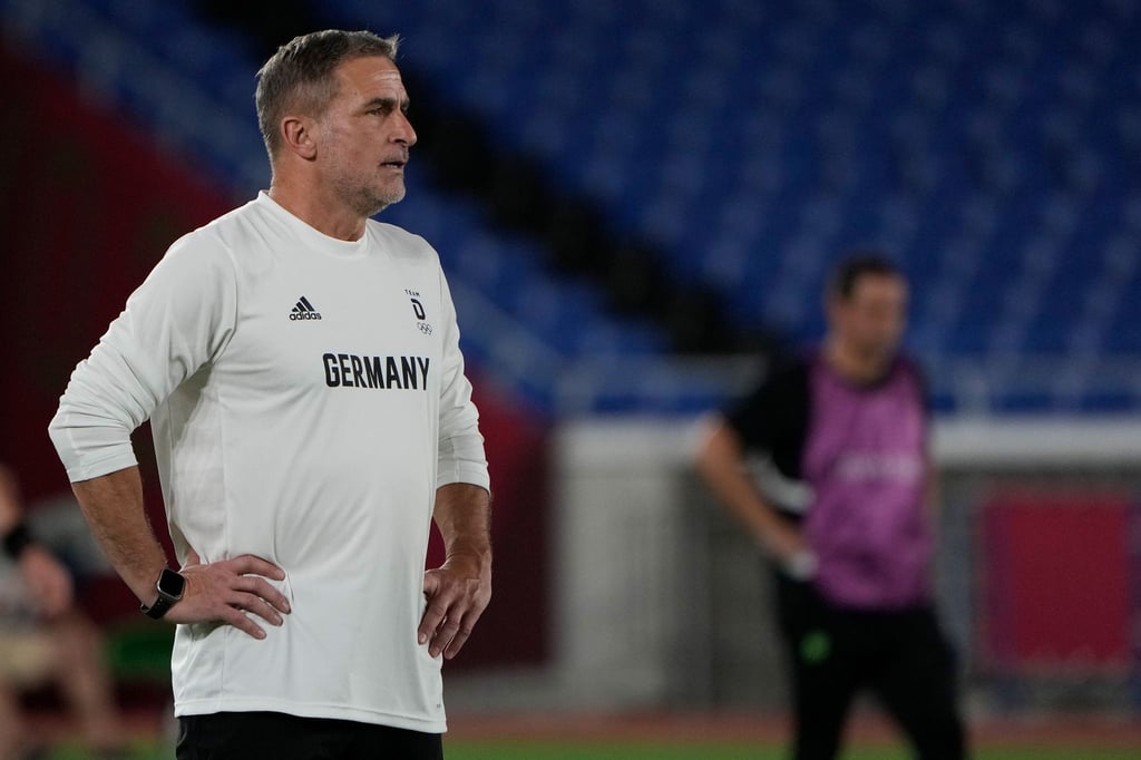 Hat für das Spiel gegen Saudi-Arabien drei Änderungen vorgenommen: Trainer Stefan Kuntz.
