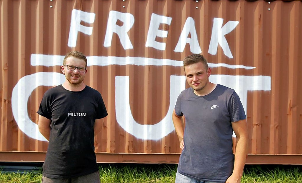 Willem Zieher (links, 22) und Lukas Fiete Kroth (23) gehören zum Organisationsteam. Unterstützt wurden sie von rund 50 Freunden und ihren Familienmitgliedern.