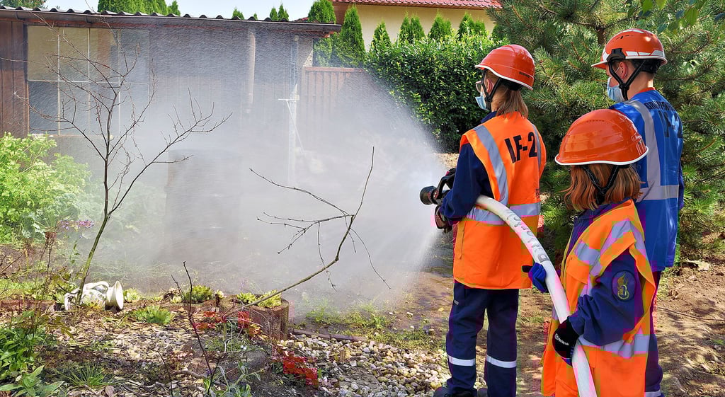 Wasser marsch - der Brand wird gelöscht.