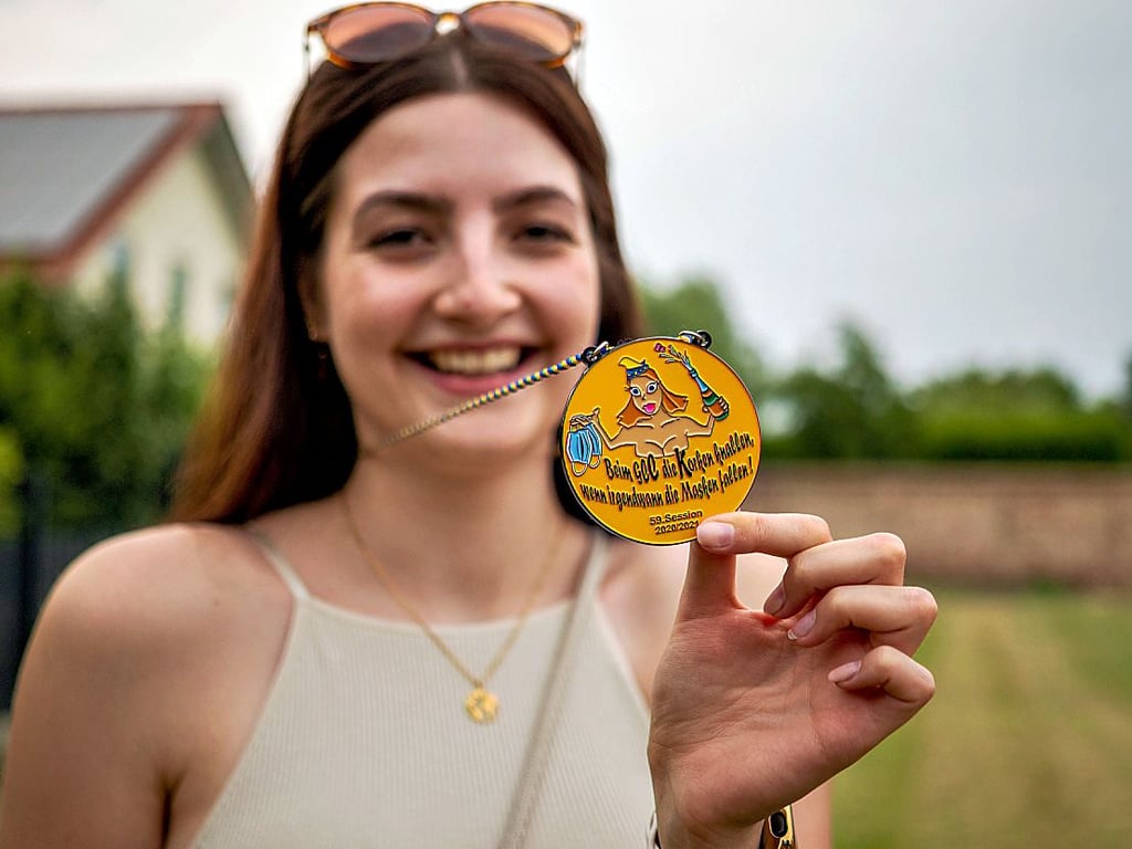 Anna-Lena freut sich über den Sessionsorden.