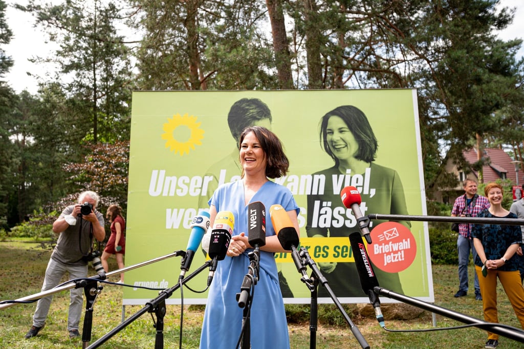 Annalena Baerbock (Bündnis 90/Die Grünen), Parteivorsitzende und Kanzlerkandidatin, spricht.