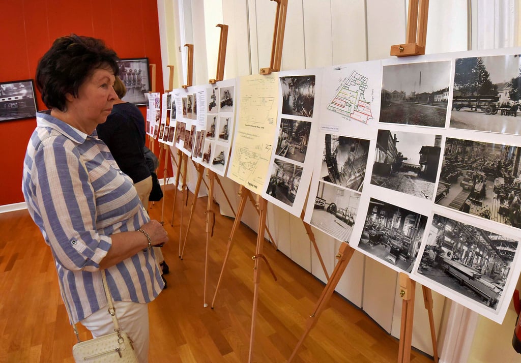 Informationstafeln in Schrift und Bild ergänzen die Ausstellung.