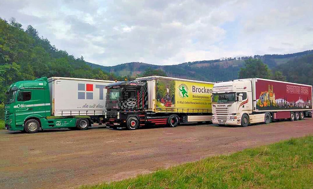 Mit drei Lkw und sechs Fahrern ist Spediteur Klaus Borsch aus Königshütte zu einer Hilfslieferung ins Hochwassergebiet aufgebrochen.