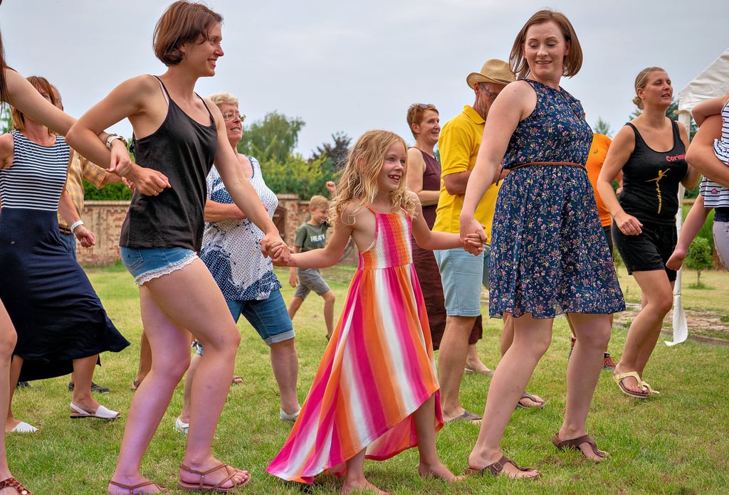 Beim Sommerfest des Gommeraner Carneval Clubs tanzten sich die Mitglieder den Frust über die ausgefallene 59. Session von der Seele.