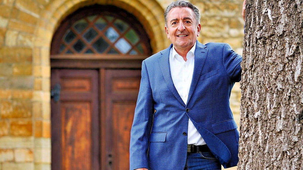 Verwurzelt im Salzlandkreis, aktiv darüber hinaus? Der neue Landtagspräsident Gunnar Schellenberger, hier vor der Kirche in seinem Heimatort Biere, geht die neue Aufgabe gelassen an.