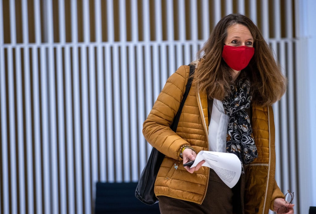 Bettina Martin (SPD) kommt zu einer Sitzung in den Landtag.