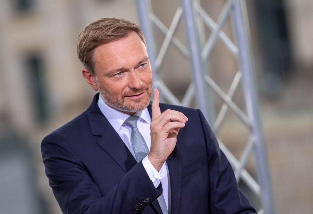 FDP-Chef Christian Lindner warnt vor einer „Untertanenmentalität“ und davor, sich unverhältnismäßige Eingriffe in die eigene Freiheit gefallen zu lassen.