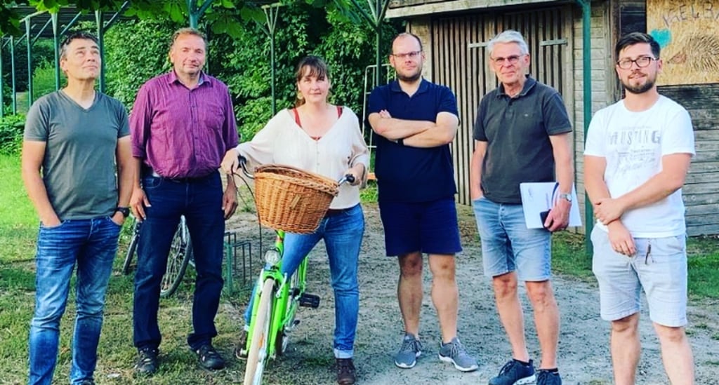 Gründungsteam der ADFC-Ortsgruppe (von links): Andreas Schreiber, Torsten Weniger, Cathleen Hoffmann, Martin Hoffmann (ADFC-Chef Sachsen-Anhalt), Thomas Wnuck, Marco Heide.