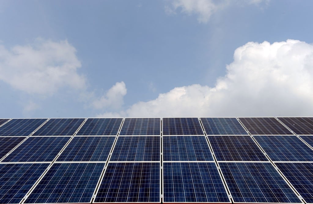 Die Aufnahme zeigt Solarpanels.